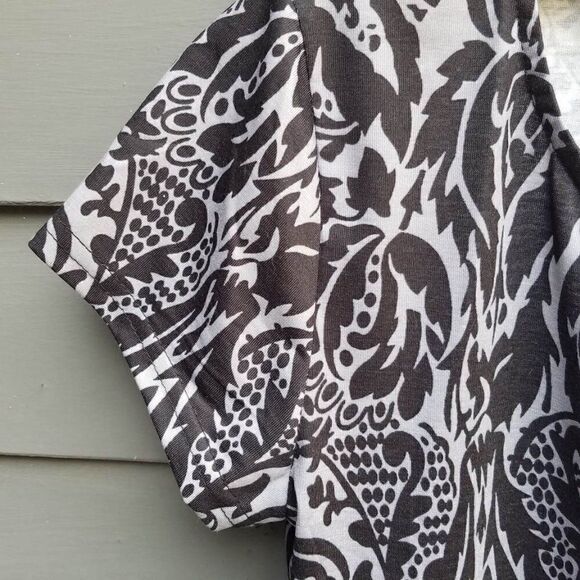 NWT Reborn Gray Black Print Tunic Top size Large - Picture 8 of 11